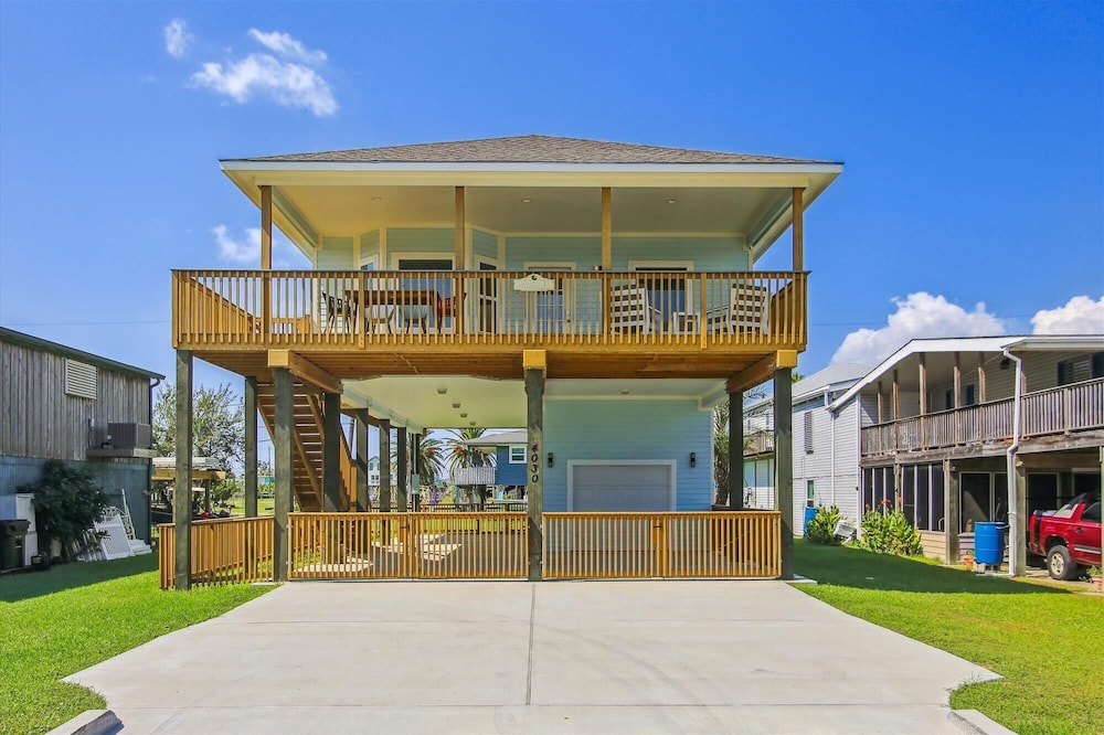 Sandy Haven by Ryson Vacation Rentals — 4-Star Luxury Hotel in Galveston, United States