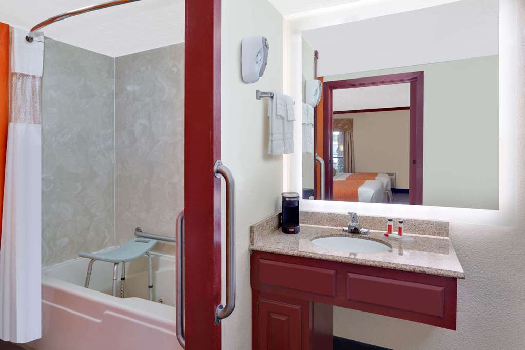 Howard Johnson by Wyndham San Marcos - photo 18