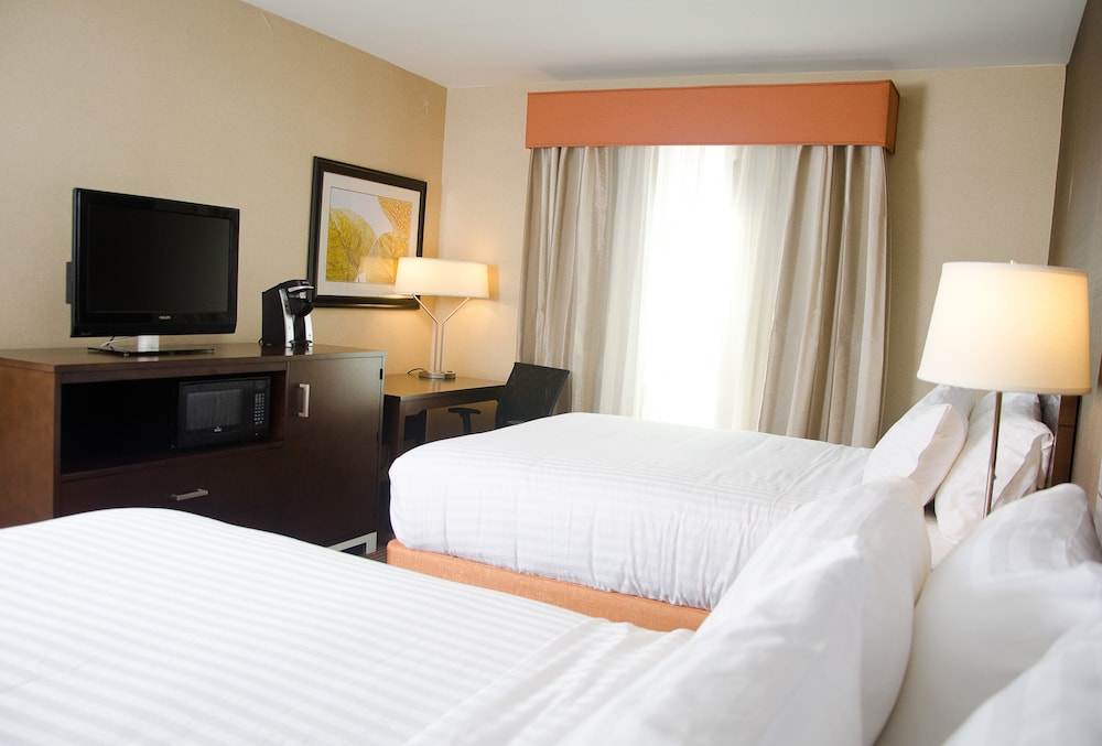 Holiday Inn Express Hotel & Suites Watertown Thousand Island by IHG - photo 18