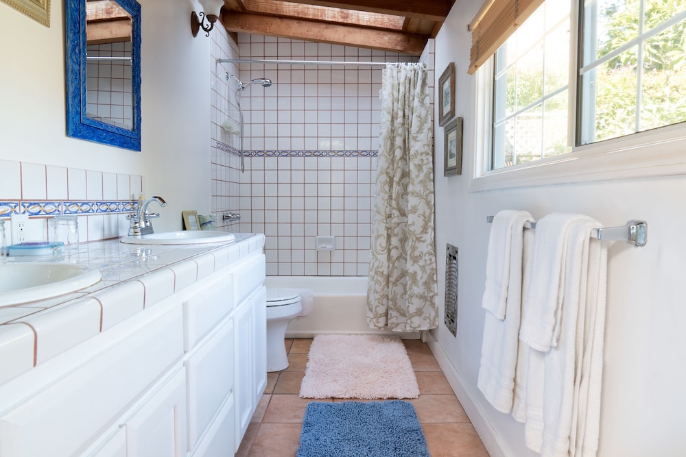 Secret Garden Inn and Cottages - photo 104