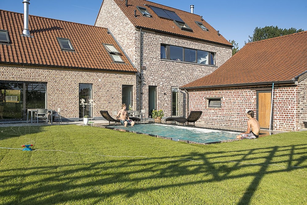 B&B Het Lavershuis — 4-Star Luxury Hotel in Wemmel, Belgium