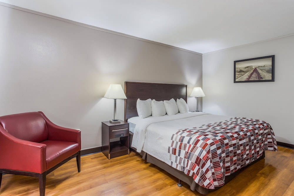 Red Roof Inn Meridian - photo 8