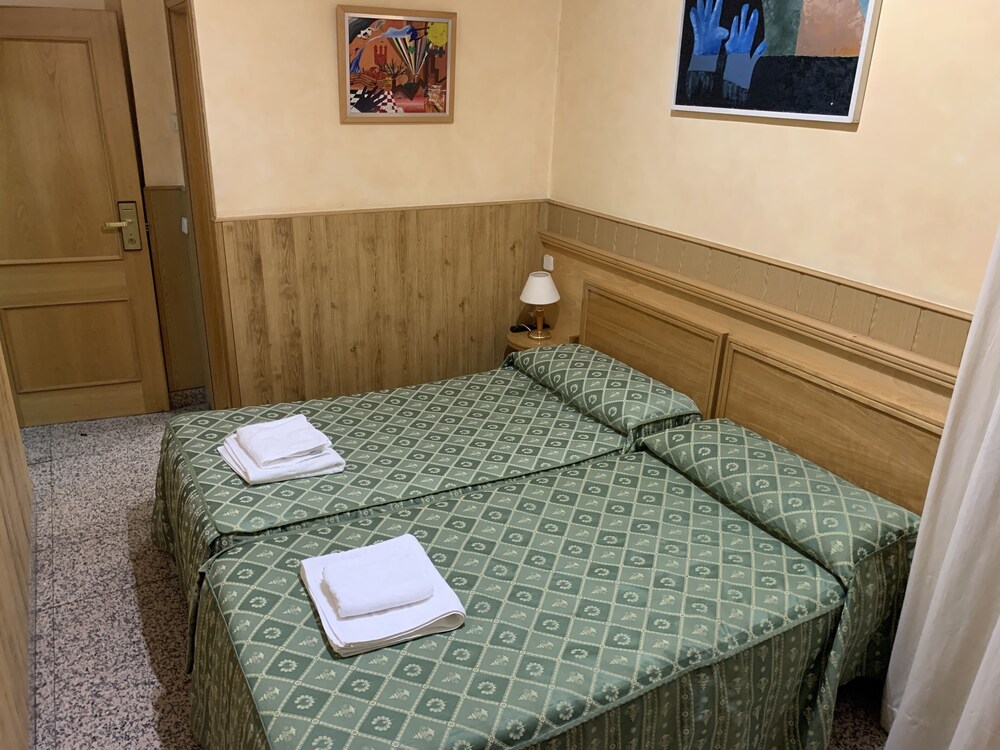 Hostal Juan Xxiii 4456860 — San Sebastian De Los Reyes