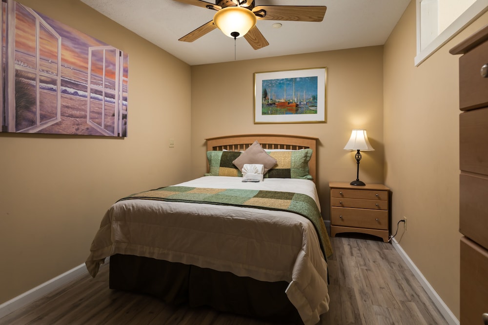 Old Harbor Inn - photo 18