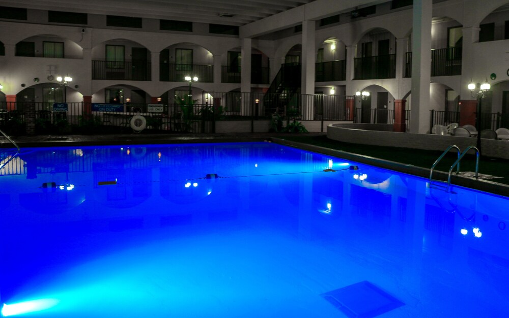 Suite Dreams Hotel - photo 38