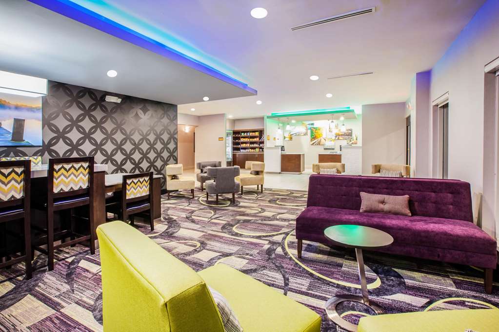 La Quinta Inn & Suites by Wyndham Elkhart - photo 7