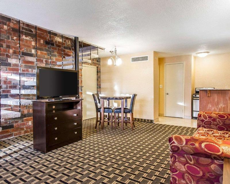 Quality Inn Ada Near University - photo 30
