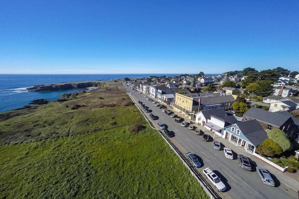 The Mendocino Hotel and Garden Suites - photo 16