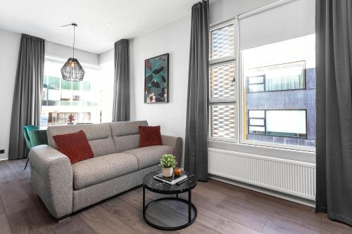 Modern Downtown Apartment Harbour View