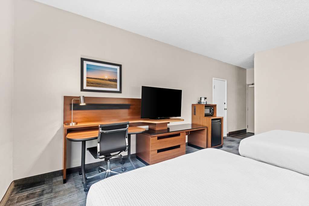 Best Western Ottumwa Inn & Suites - photo 21