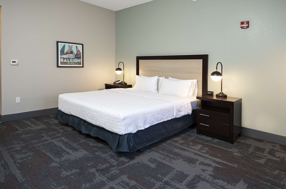 Hampton Inn & Suites Raleigh Downtown - photo 11