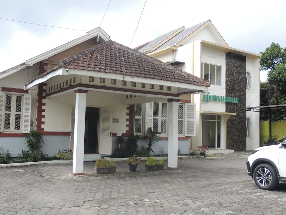 Wisma Tamu Uksw in Salatiga, Indonesia