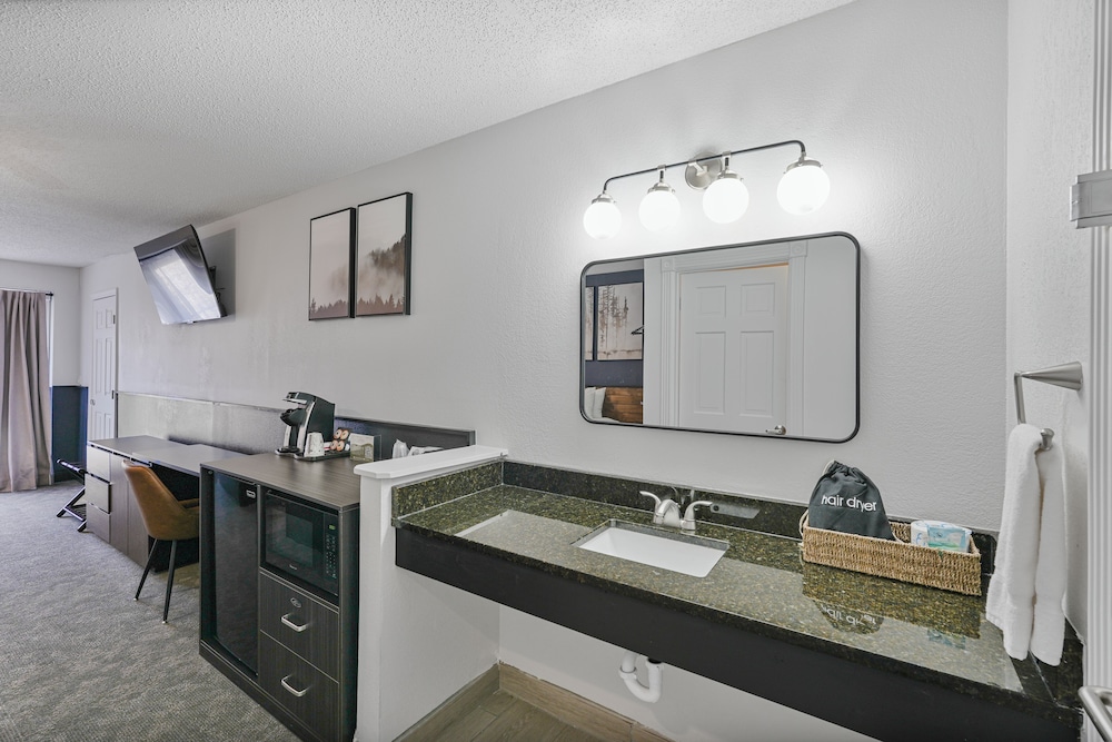 Tremont Lodge & Resort - photo 28