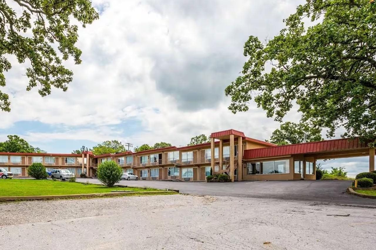 Days Inn by Wyndham Batesville AR - photo 5