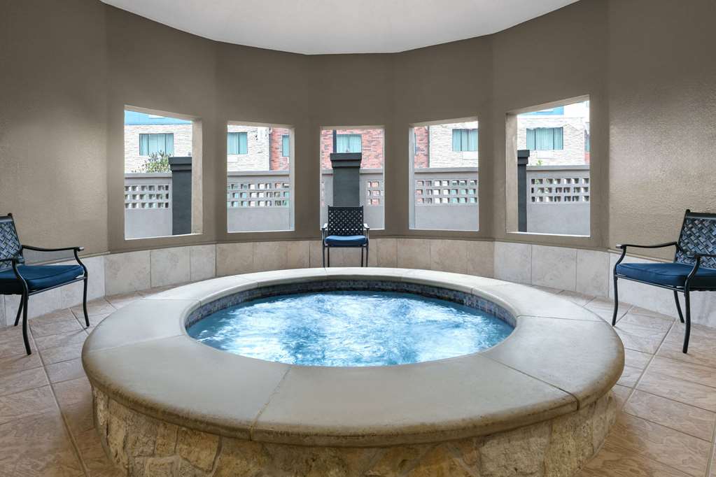 La Quinta Inn & Suites by Wyndham Belton Temple South - photo 34