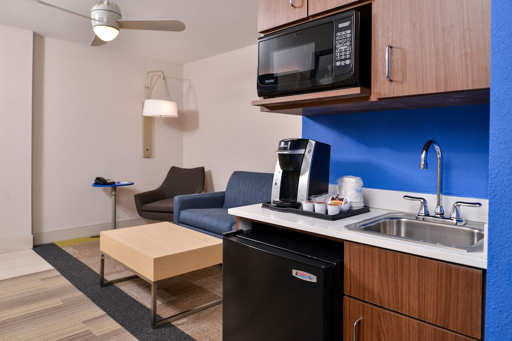 Holiday Inn Express & Suites Cincinnati Mason by IHG - photo 15