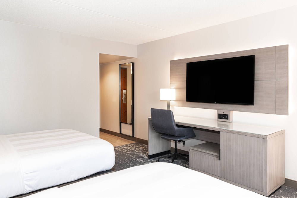 Pittsburgh Airport Marriott - photo 9