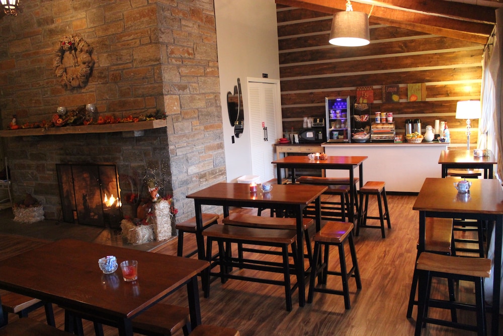 Cliff Dwellers Inn - photo 7