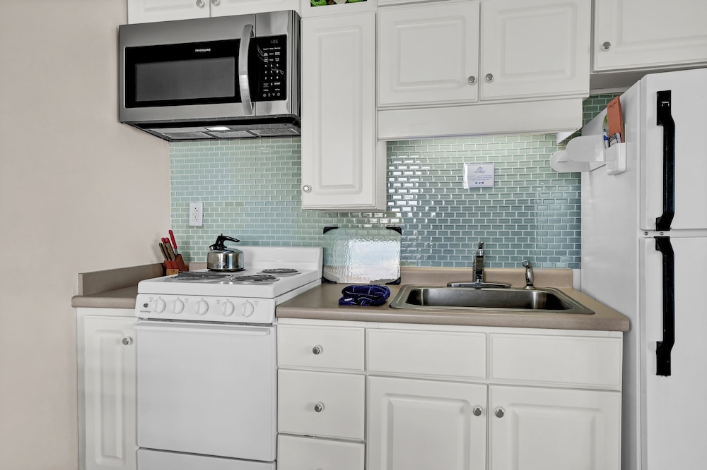 Sandpeddler Inn & Suites - photo 143