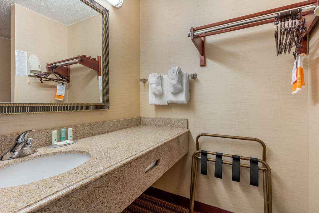 Quality Inn Exit 4 - photo 42