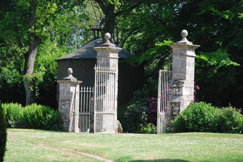 Manoir du Vaumadeuc chambres au chateau — 4-Star Luxury Hotel in Plancoet, France