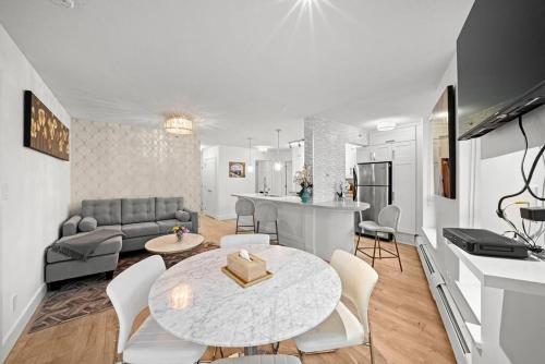 Water View Condo in Downtown Vancouver — 4-Star Luxury Hotel in Vancouver, Canada