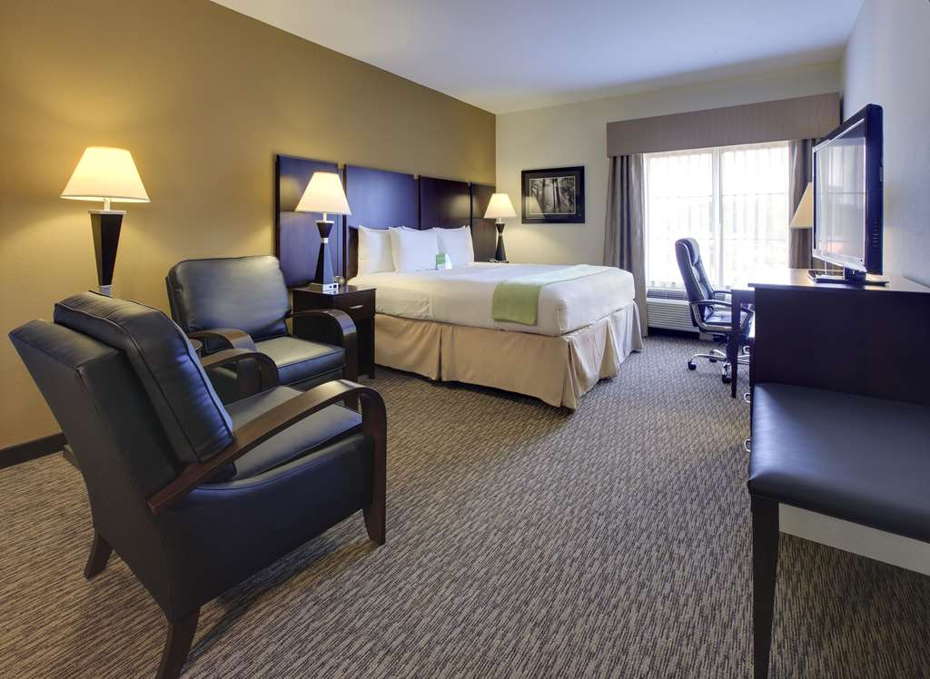 La Quinta Inn & Suites by Wyndham Memphis Wolfchase - photo 32