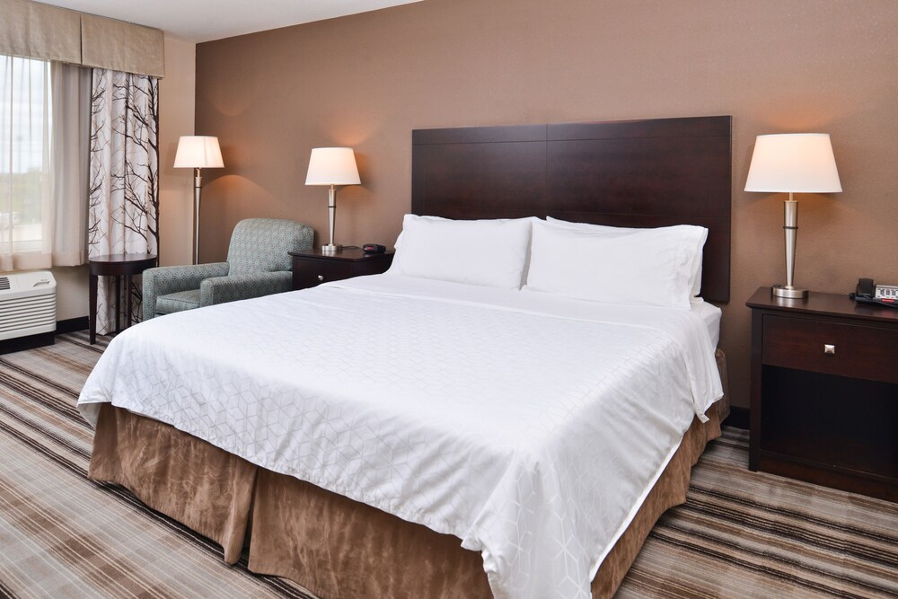 Holiday Inn Express Hotel & Suites Emporia Northwest by IHG - photo 3