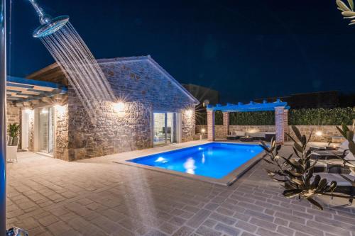 Villa Đelozija — 4-Star Luxury Hotel in Sukosan, Croatia