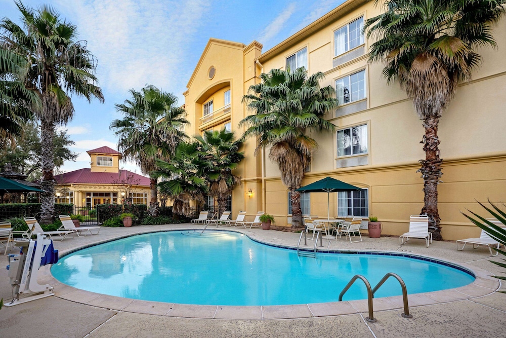 La Quinta Inn & Suites by Wyndham Houston West Park 10 - photo 17