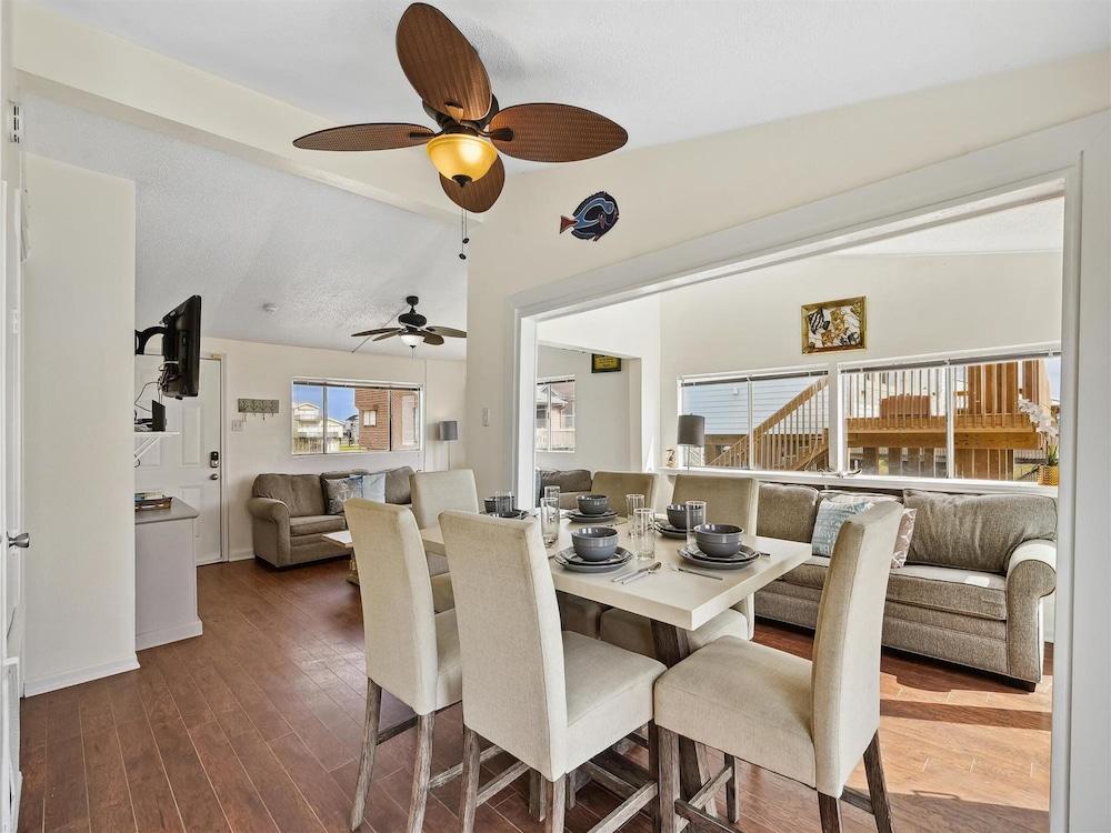 Beachfront Retreat — Galveston