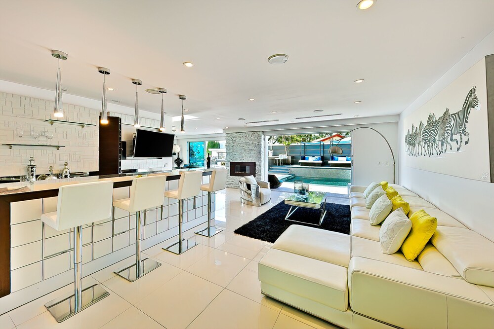 Hollywood Estate With Stunning Views - photo 49