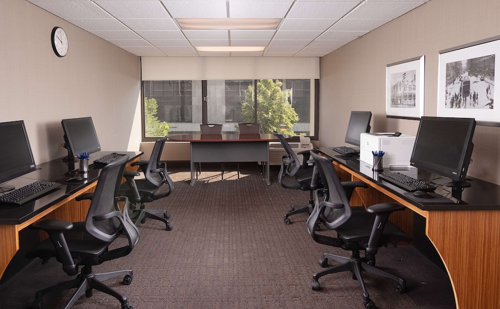 DoubleTree by Hilton Hotel Cleveland Downtown Lakeside - photo 34