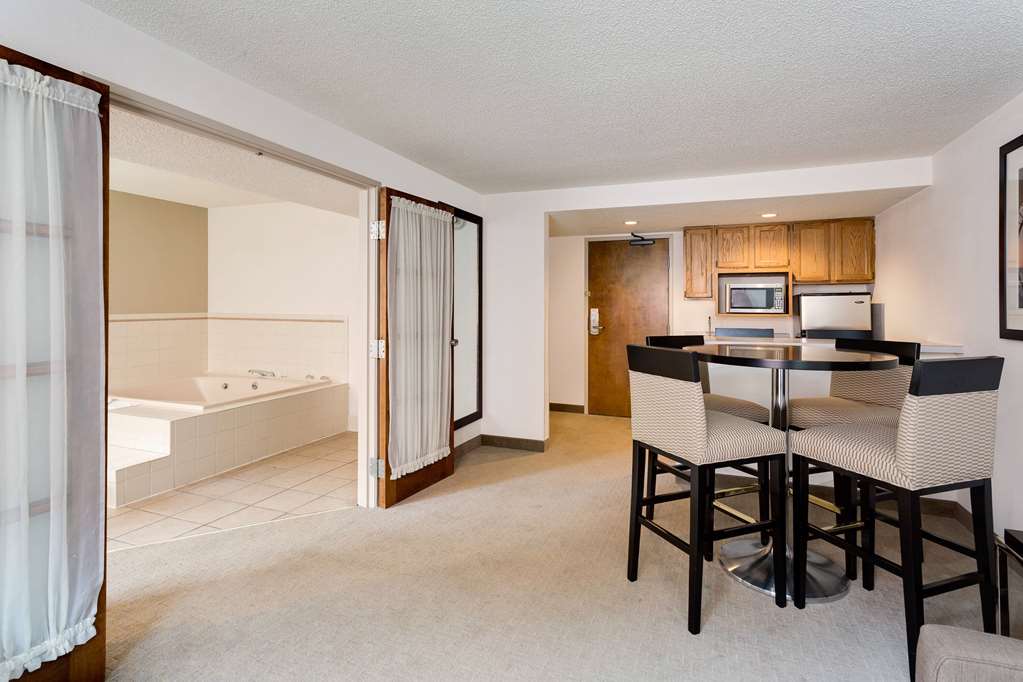 Ramada by Wyndham Marquette - photo 14