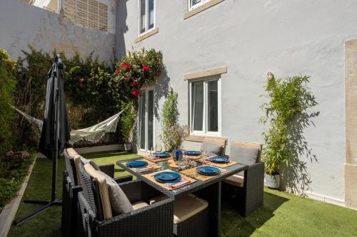 Charming and Cozy beach apartment — 4-Star Luxury Hotel in Estoril, Portugal