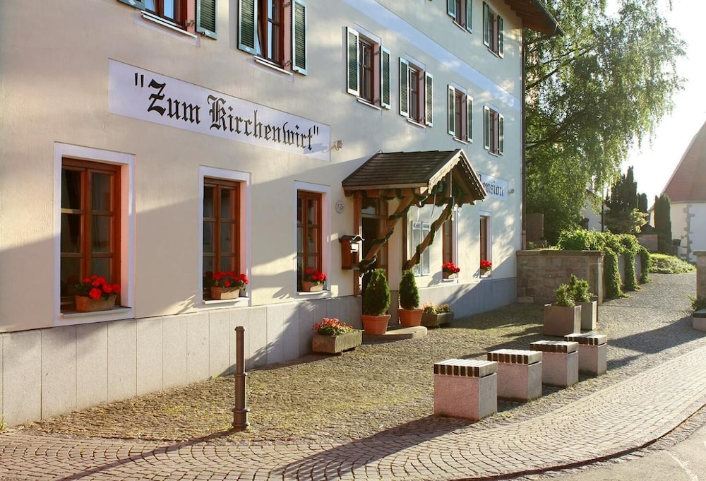 Landgasthof Zum Kirchenwirt — hotel in Thyrnau