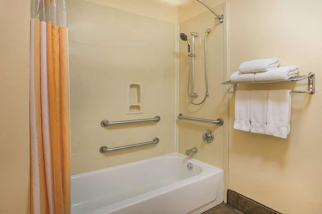 La Quinta Inn & Suites by Wyndham Dallas Mesquite - photo 22