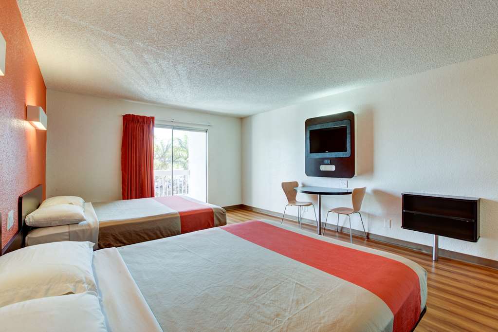 Motel 6 Irvine Orange County Airport - photo 9