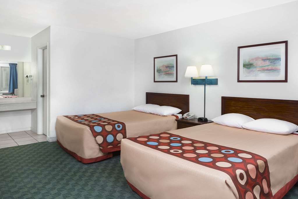 Super 8 by Wyndham Taylorville IL - photo 13