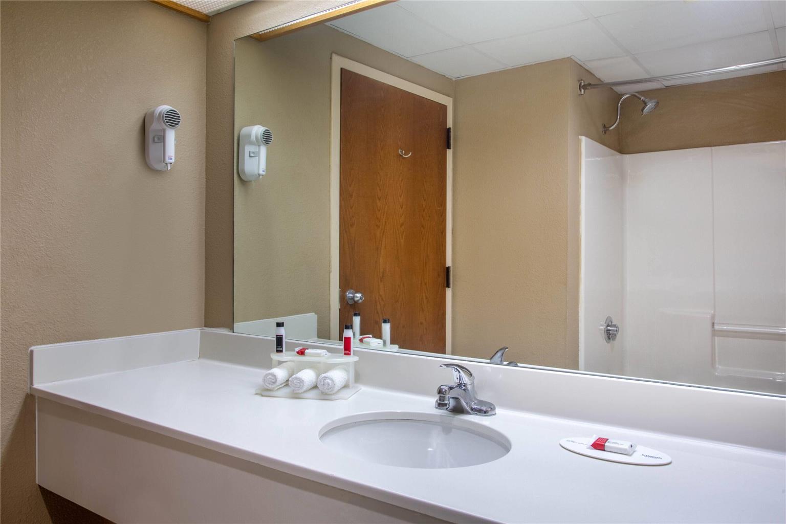Days Inn & Suites by Wyndham Cuba - photo 20