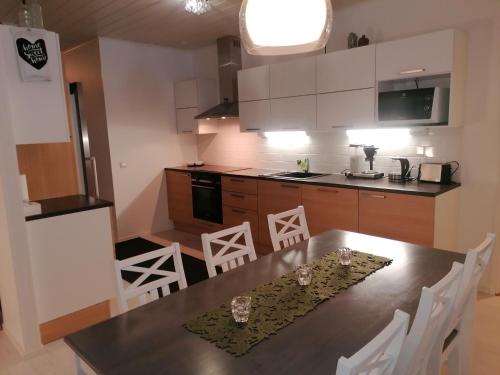 Majoituspalvelu Nurmi Apartment Oksapolku 2 B Deluxe Huoneisto 103m2 — 5-Star Luxury Hotel in Raahe, Finland