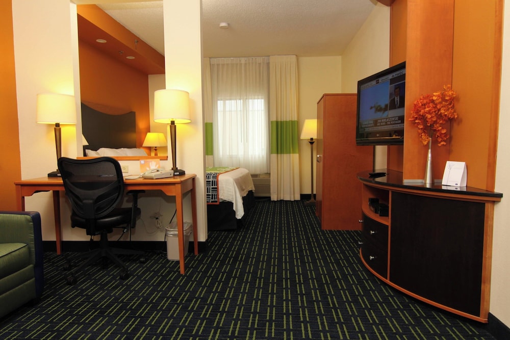 Fairfield Inn & Suites Fargo - photo 12