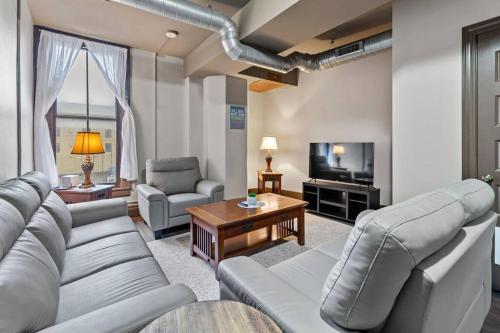 Perfect Blend Of Convenience And Comfort Syracuse Ny 20736187 — Syracuse