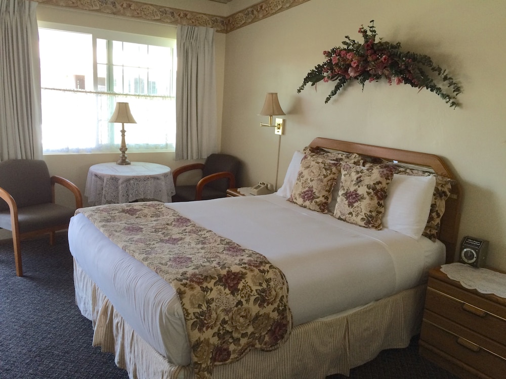Sundown Inn - photo 4