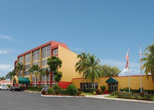 Clarion Hotel Fort Myers - photo 2
