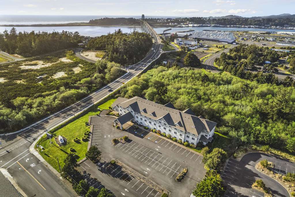 La Quinta Inn & Suites by Wyndham Newport - photo 2