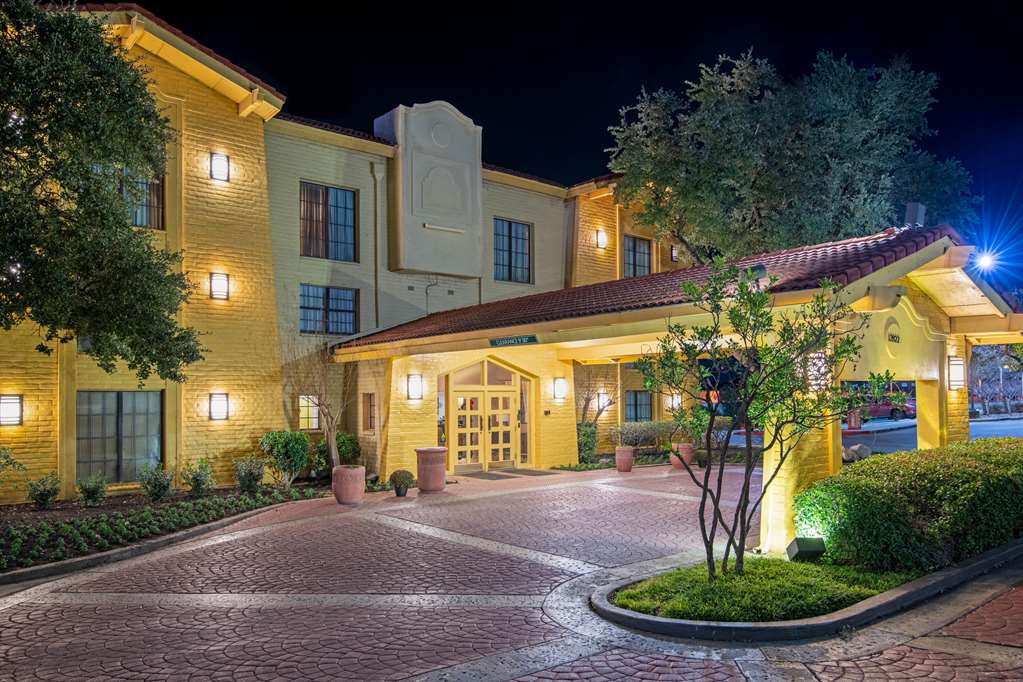 La Quinta Inn by Wyndham San Antonio I 35 N at Toepperwein - featured photo