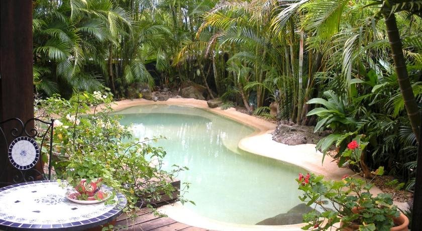 Hilltop B & B — 4-Star Luxury Hotel in Buderim, Australia