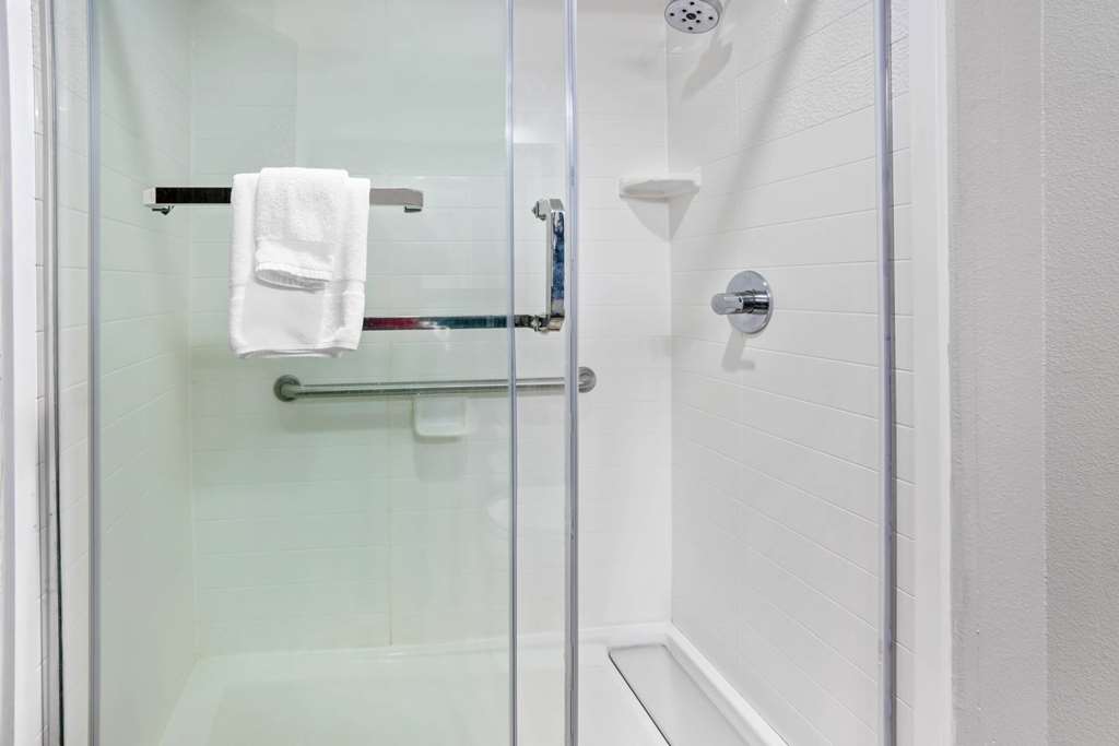 La Quinta Inn & Suites by Wyndham College Station South - photo 36