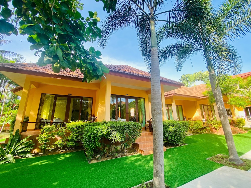 Pranmanee Beach Resort in Sam Roi Yot, Thailand